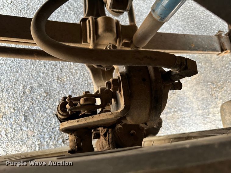 image for item IE9029 1997 International  9200 semi truck