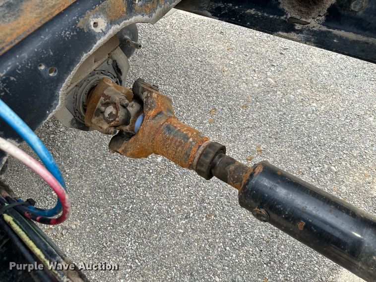 image for item IE9029 1997 International  9200 semi truck