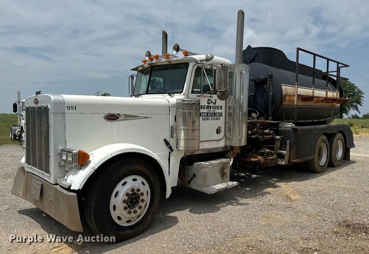 image for item IE9030 1996 Peterbilt  379 vacuum truck