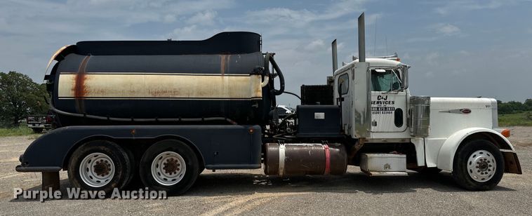 image for item IE9030 1996 Peterbilt  379 vacuum truck