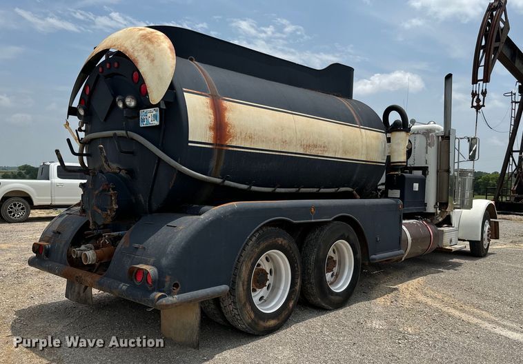 image for item IE9030 1996 Peterbilt  379 vacuum truck