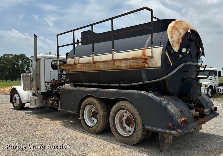 image for item IE9030 1996 Peterbilt  379 vacuum truck