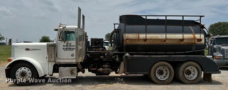 image for item IE9030 1996 Peterbilt  379 vacuum truck