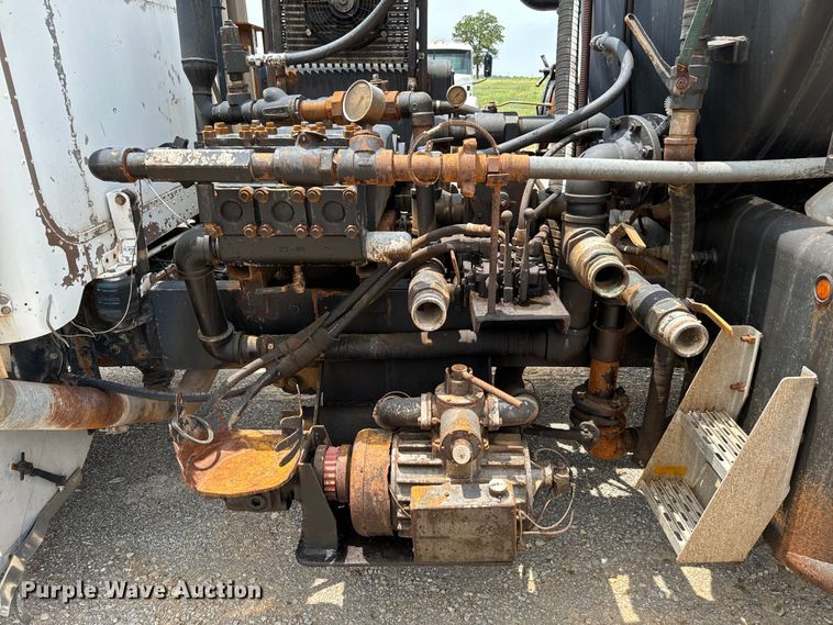 image for item IE9030 1996 Peterbilt  379 vacuum truck