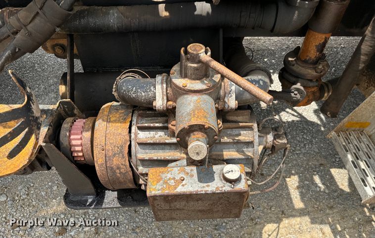 image for item IE9030 1996 Peterbilt  379 vacuum truck