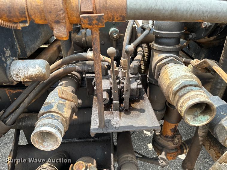 image for item IE9030 1996 Peterbilt  379 vacuum truck