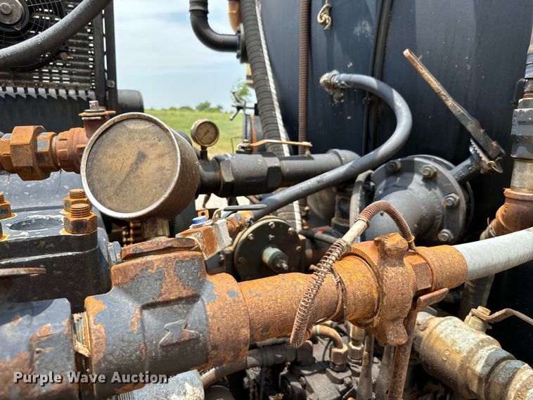 image for item IE9030 1996 Peterbilt  379 vacuum truck