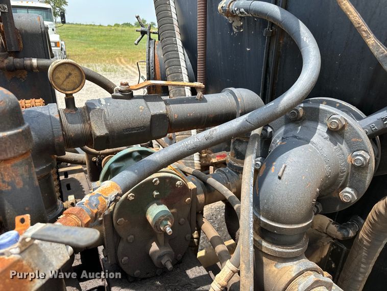image for item IE9030 1996 Peterbilt  379 vacuum truck