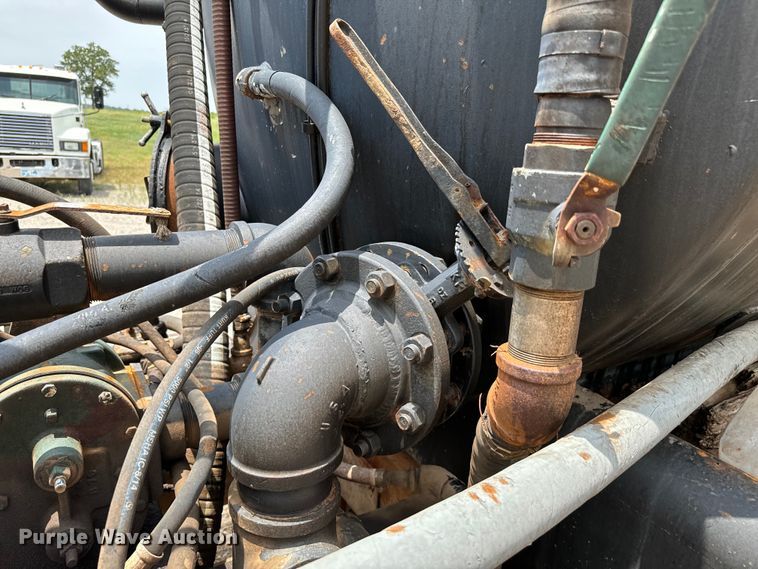 image for item IE9030 1996 Peterbilt  379 vacuum truck