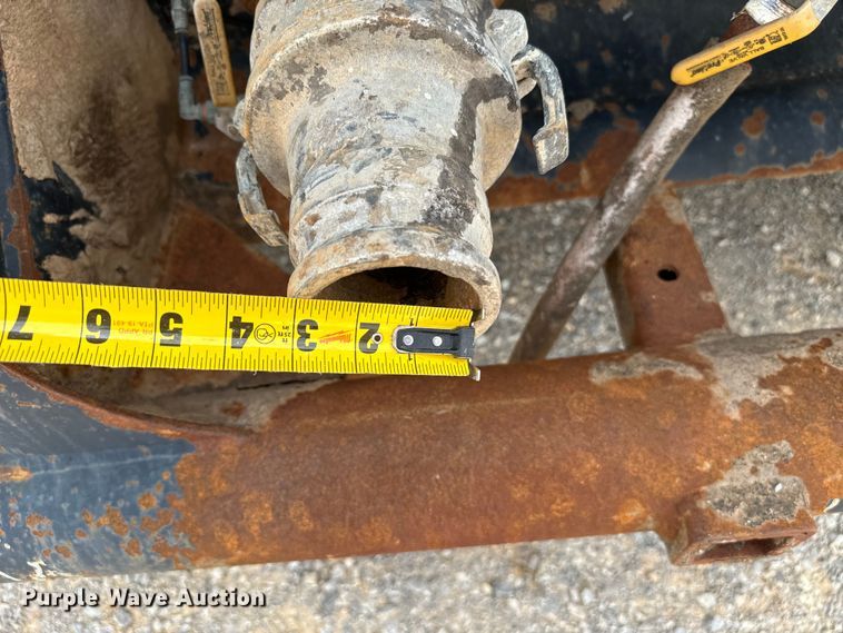 image for item IE9030 1996 Peterbilt  379 vacuum truck