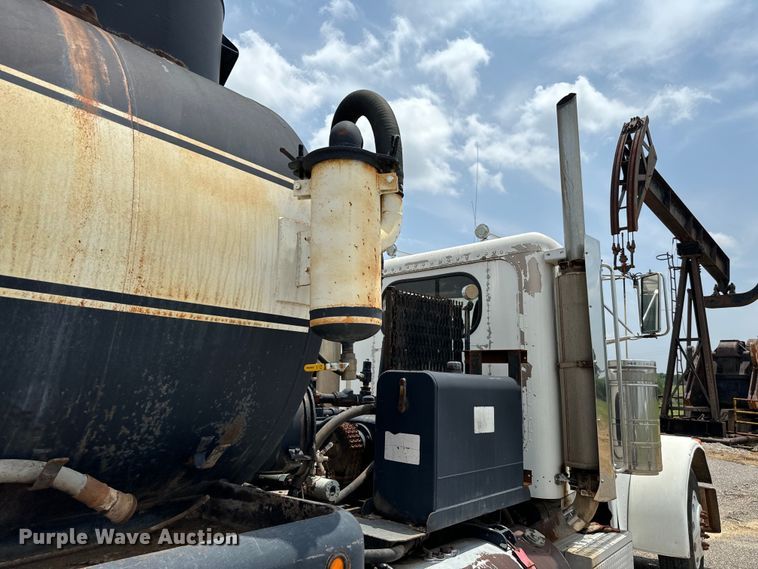 image for item IE9030 1996 Peterbilt  379 vacuum truck