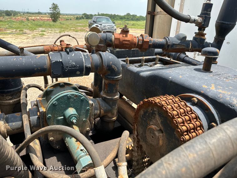 image for item IE9030 1996 Peterbilt  379 vacuum truck