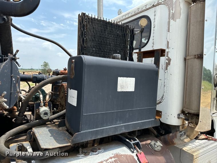 image for item IE9030 1996 Peterbilt  379 vacuum truck