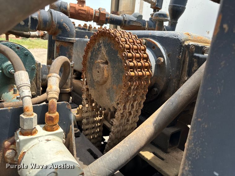 image for item IE9030 1996 Peterbilt  379 vacuum truck