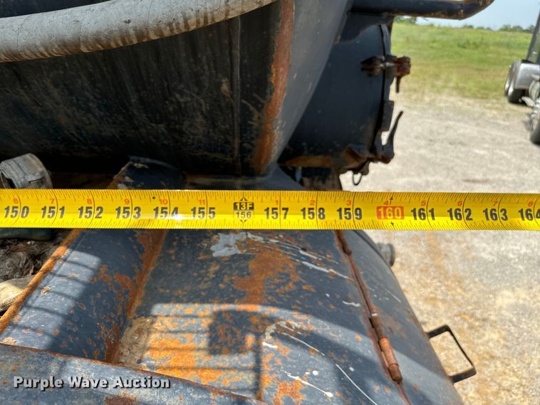 image for item IE9030 1996 Peterbilt  379 vacuum truck