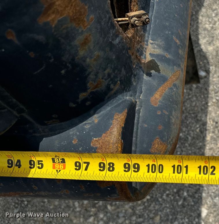 image for item IE9030 1996 Peterbilt  379 vacuum truck