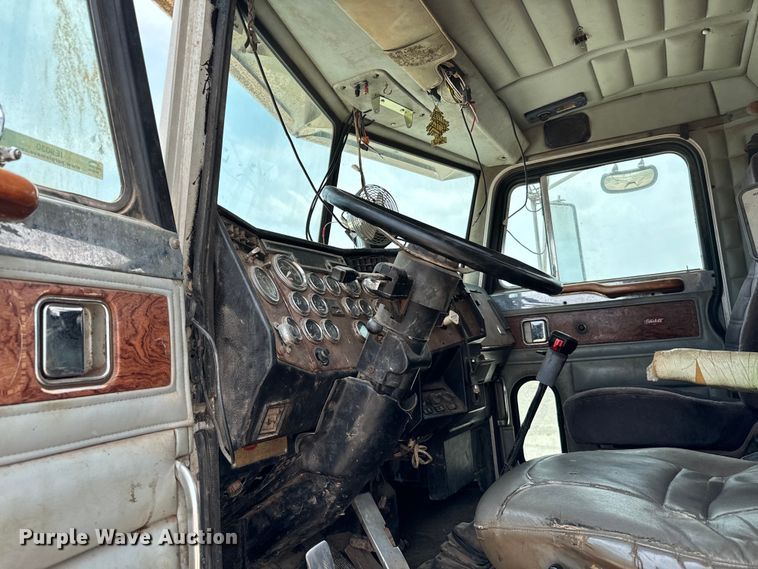 image for item IE9030 1996 Peterbilt  379 vacuum truck