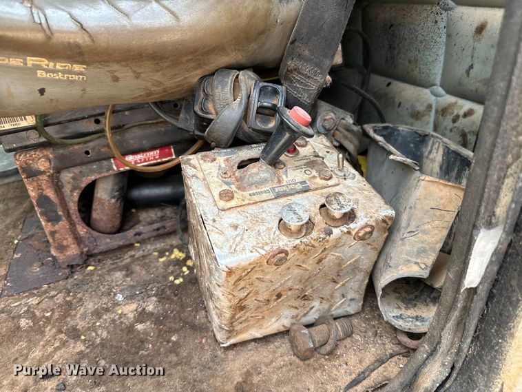 image for item IE9030 1996 Peterbilt  379 vacuum truck