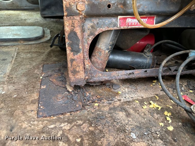 image for item IE9030 1996 Peterbilt  379 vacuum truck