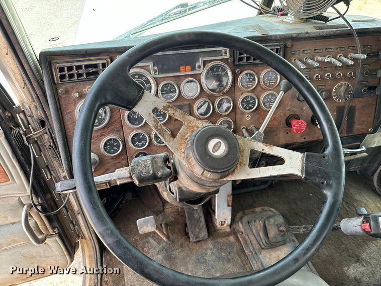 image for item IE9030 1996 Peterbilt  379 vacuum truck