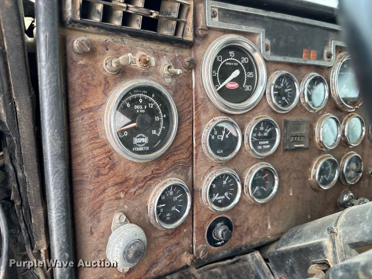 image for item IE9030 1996 Peterbilt  379 vacuum truck