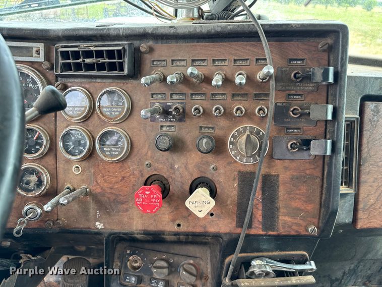 image for item IE9030 1996 Peterbilt  379 vacuum truck