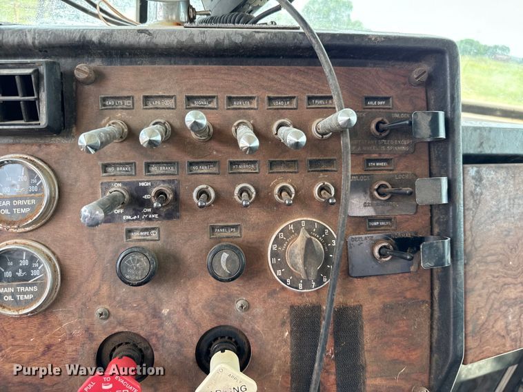 image for item IE9030 1996 Peterbilt  379 vacuum truck