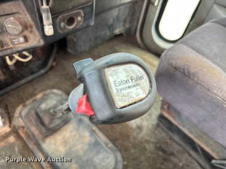 image for item IE9030 1996 Peterbilt  379 vacuum truck