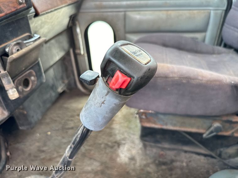 image for item IE9030 1996 Peterbilt  379 vacuum truck