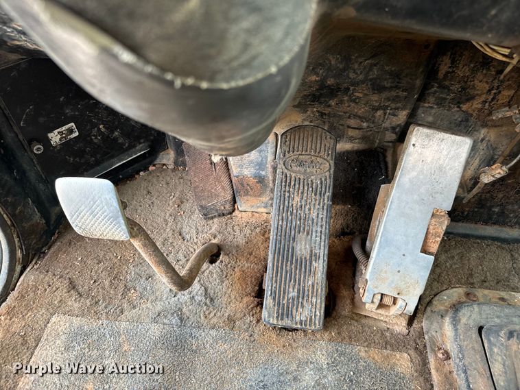 image for item IE9030 1996 Peterbilt  379 vacuum truck