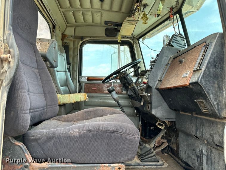 image for item IE9030 1996 Peterbilt  379 vacuum truck