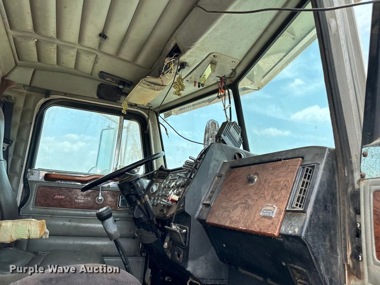 image for item IE9030 1996 Peterbilt  379 vacuum truck