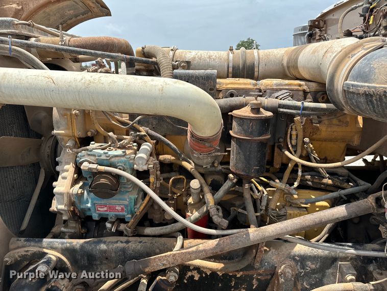 image for item IE9030 1996 Peterbilt  379 vacuum truck