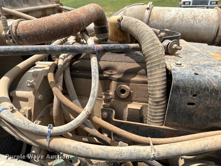 image for item IE9030 1996 Peterbilt  379 vacuum truck