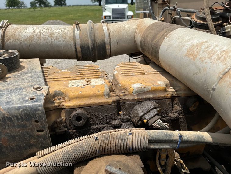 image for item IE9030 1996 Peterbilt  379 vacuum truck