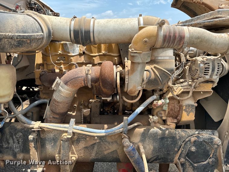 image for item IE9030 1996 Peterbilt  379 vacuum truck