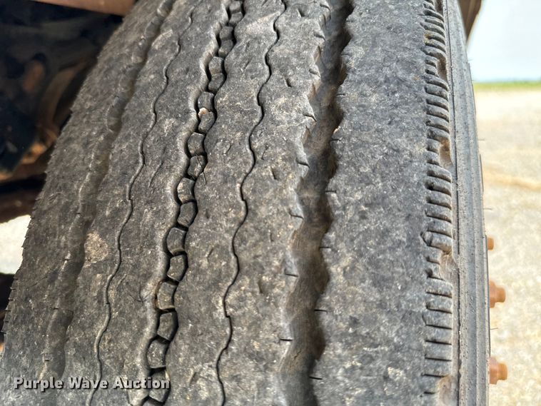 image for item IE9030 1996 Peterbilt  379 vacuum truck