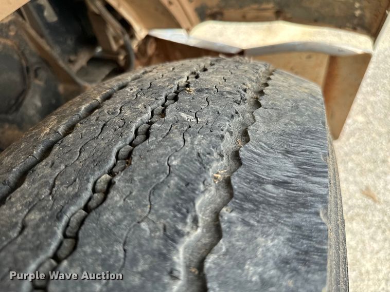 image for item IE9030 1996 Peterbilt  379 vacuum truck