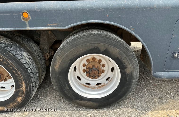 image for item IE9030 1996 Peterbilt  379 vacuum truck