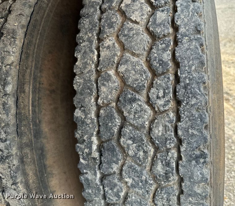 image for item IE9030 1996 Peterbilt  379 vacuum truck