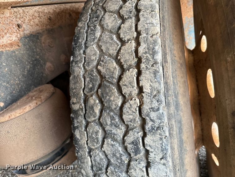 image for item IE9030 1996 Peterbilt  379 vacuum truck