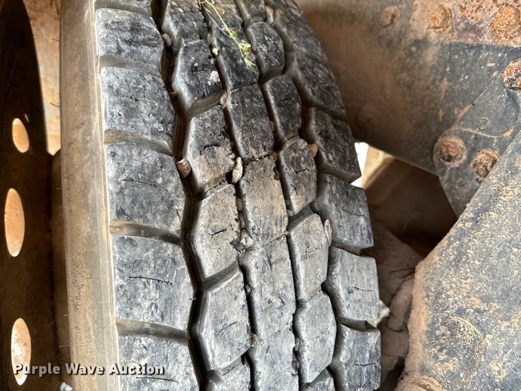 image for item IE9030 1996 Peterbilt  379 vacuum truck