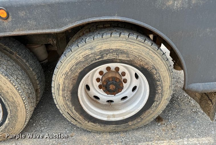 image for item IE9030 1996 Peterbilt  379 vacuum truck