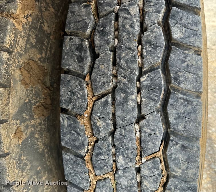 image for item IE9030 1996 Peterbilt  379 vacuum truck