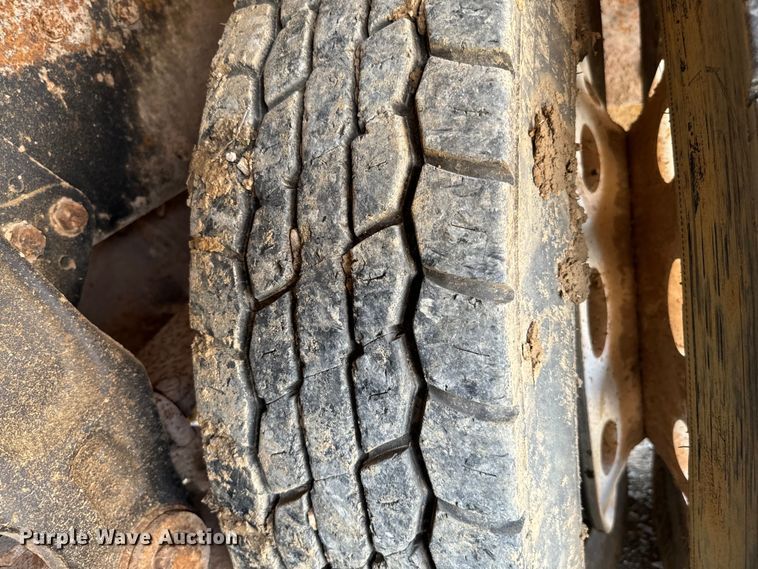 image for item IE9030 1996 Peterbilt  379 vacuum truck