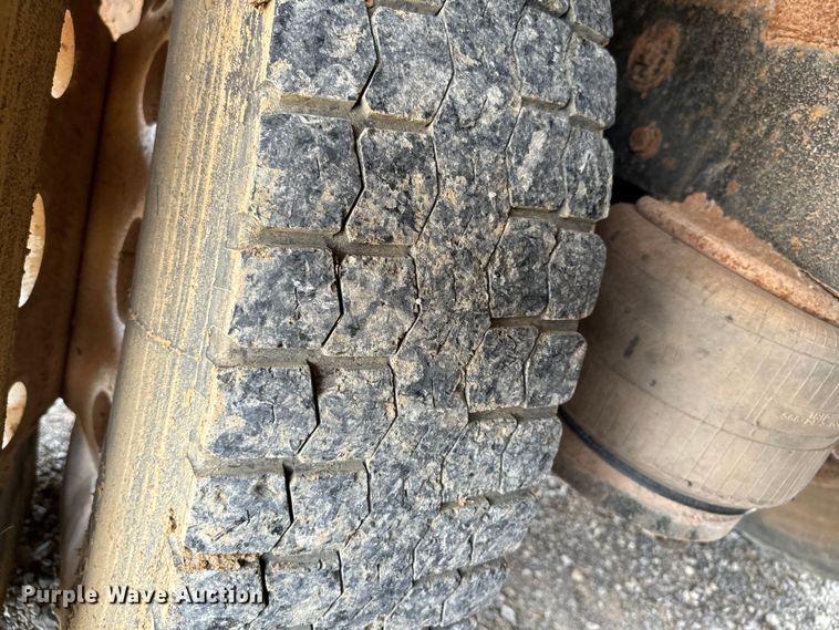 image for item IE9030 1996 Peterbilt  379 vacuum truck