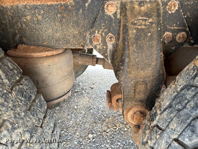 image for item IE9030 1996 Peterbilt  379 vacuum truck