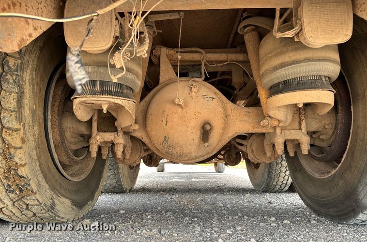 image for item IE9030 1996 Peterbilt  379 vacuum truck