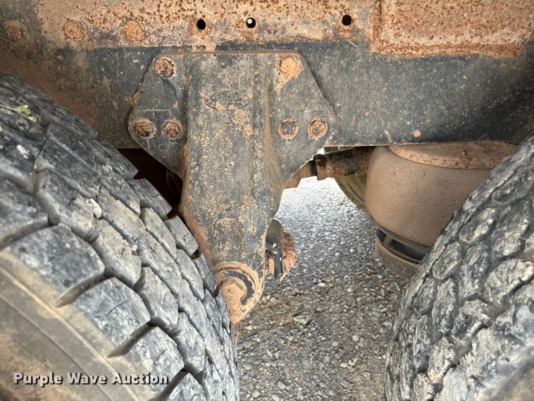 image for item IE9030 1996 Peterbilt  379 vacuum truck