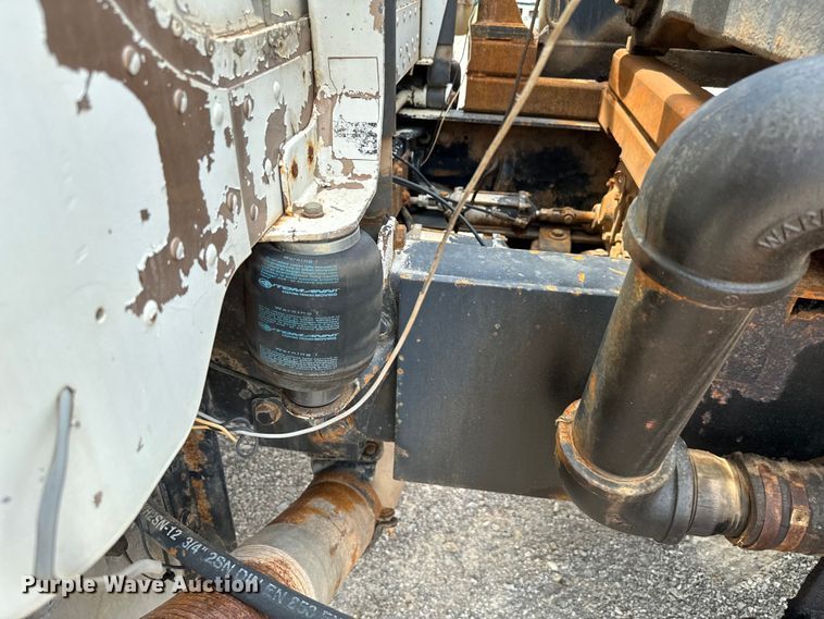 image for item IE9030 1996 Peterbilt  379 vacuum truck